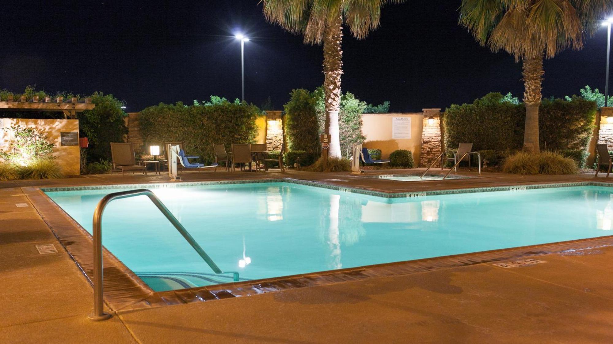 Holiday Inn Express Turlock By Ihg Zewnętrze zdjęcie
