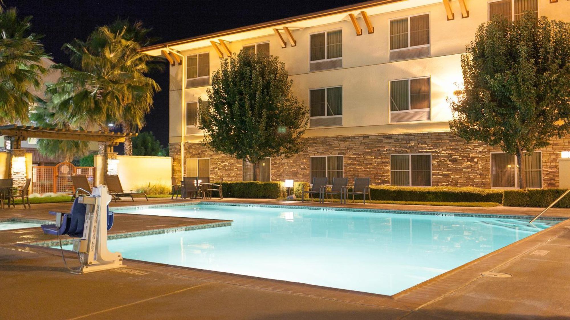 Holiday Inn Express Turlock By Ihg Zewnętrze zdjęcie