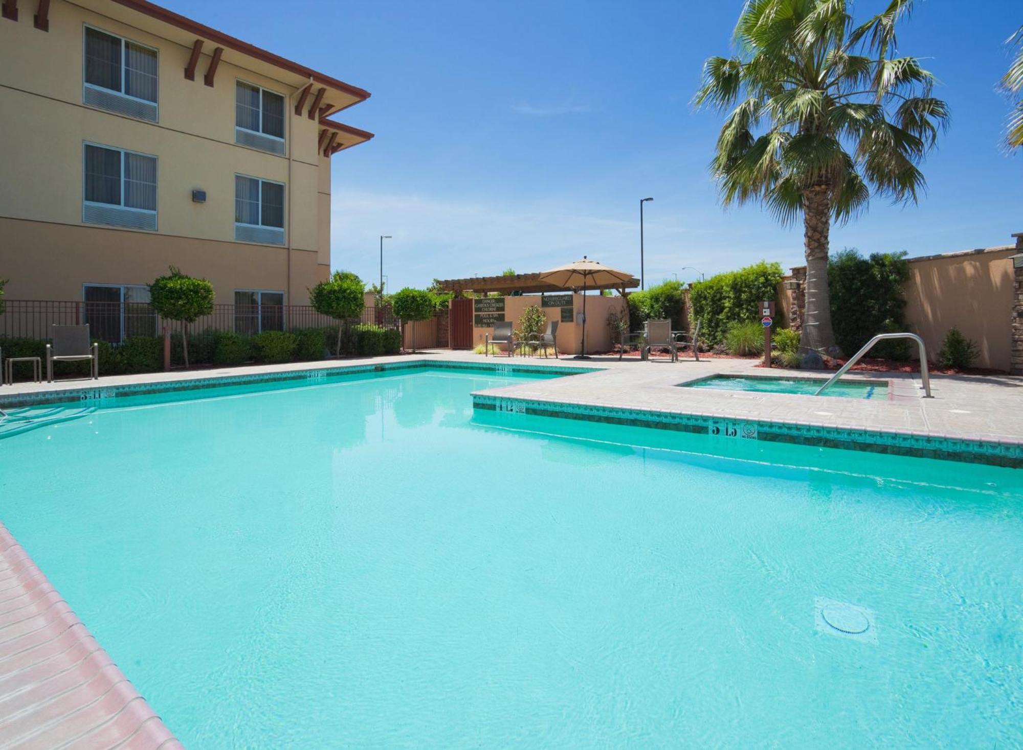 Holiday Inn Express Turlock By Ihg Zewnętrze zdjęcie